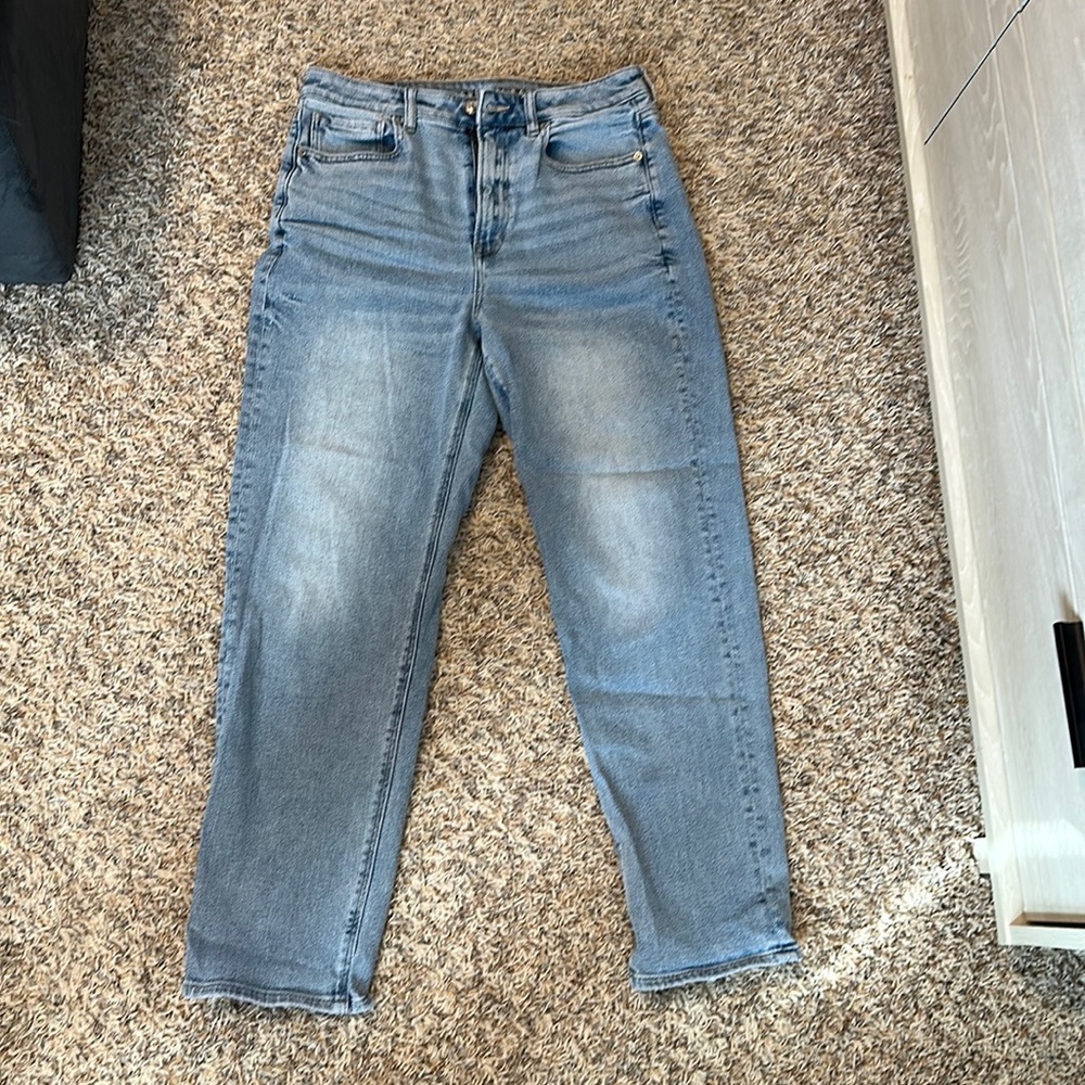 American Eagle mom straight jean
